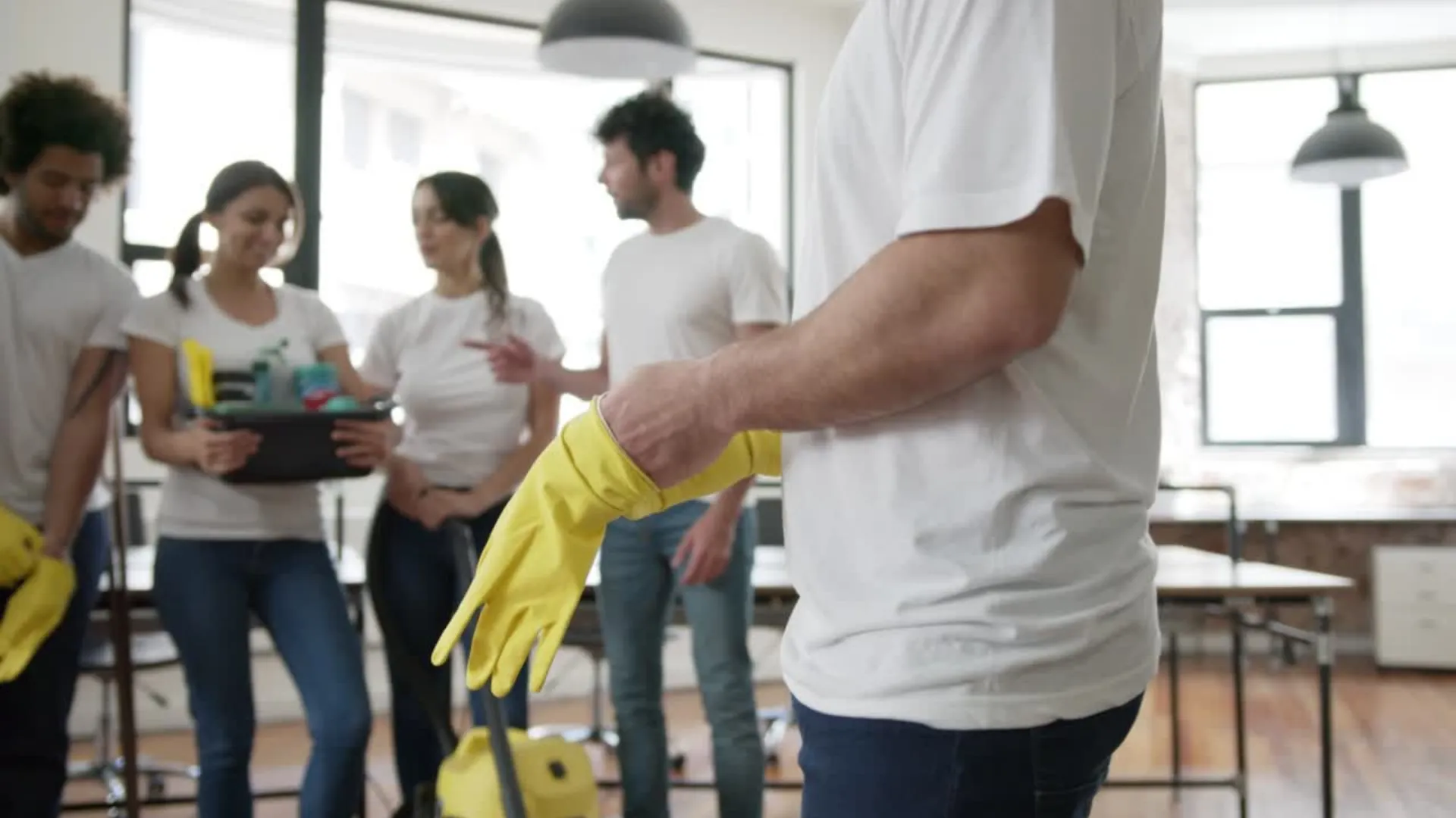 Boutique-Raeumung Winterthur Video - Professionelle Ladenaufloesung und Geschaeftsraeumung