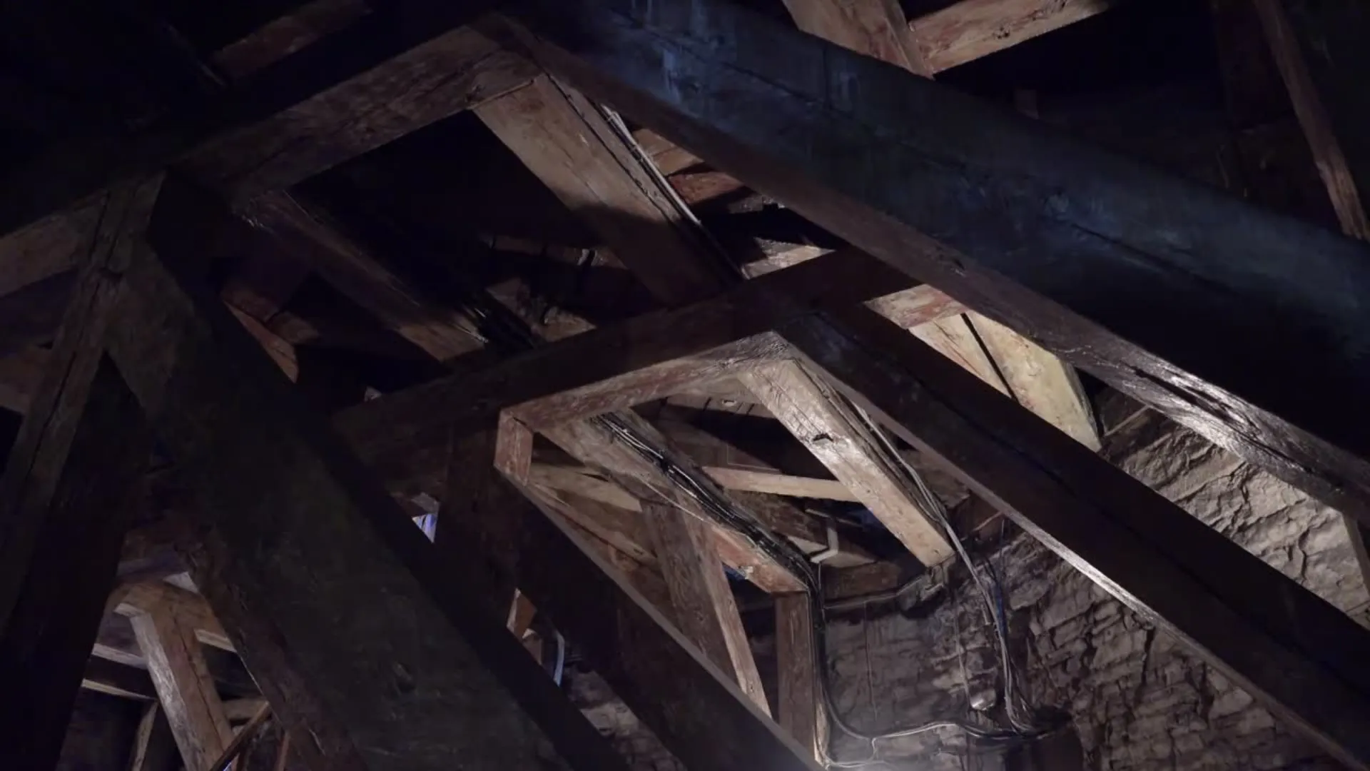 Dachentruempelung Winterthur Video - Professionelle Dachraeumung und Entsorgung