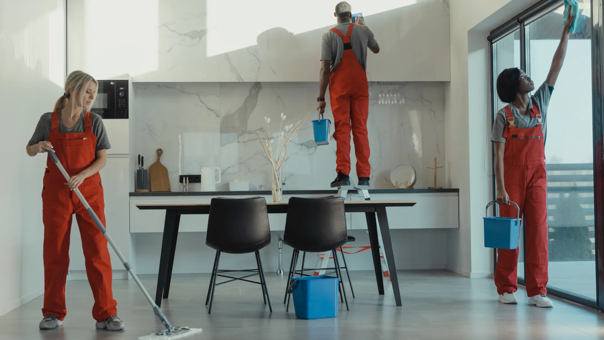 Professionelle Entruempelung Video - Systematisches Entrümpeln von Wohnungen und Häusern