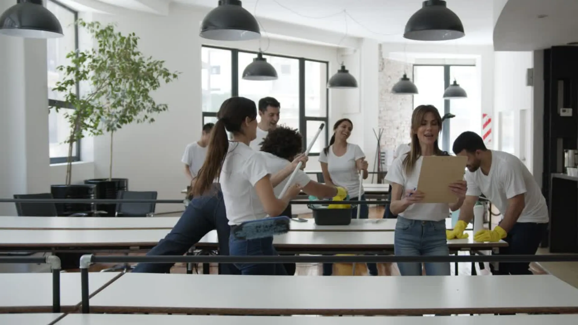 Fachgerechte Gewerberaeumung mit vollstaendiger Entsorgung