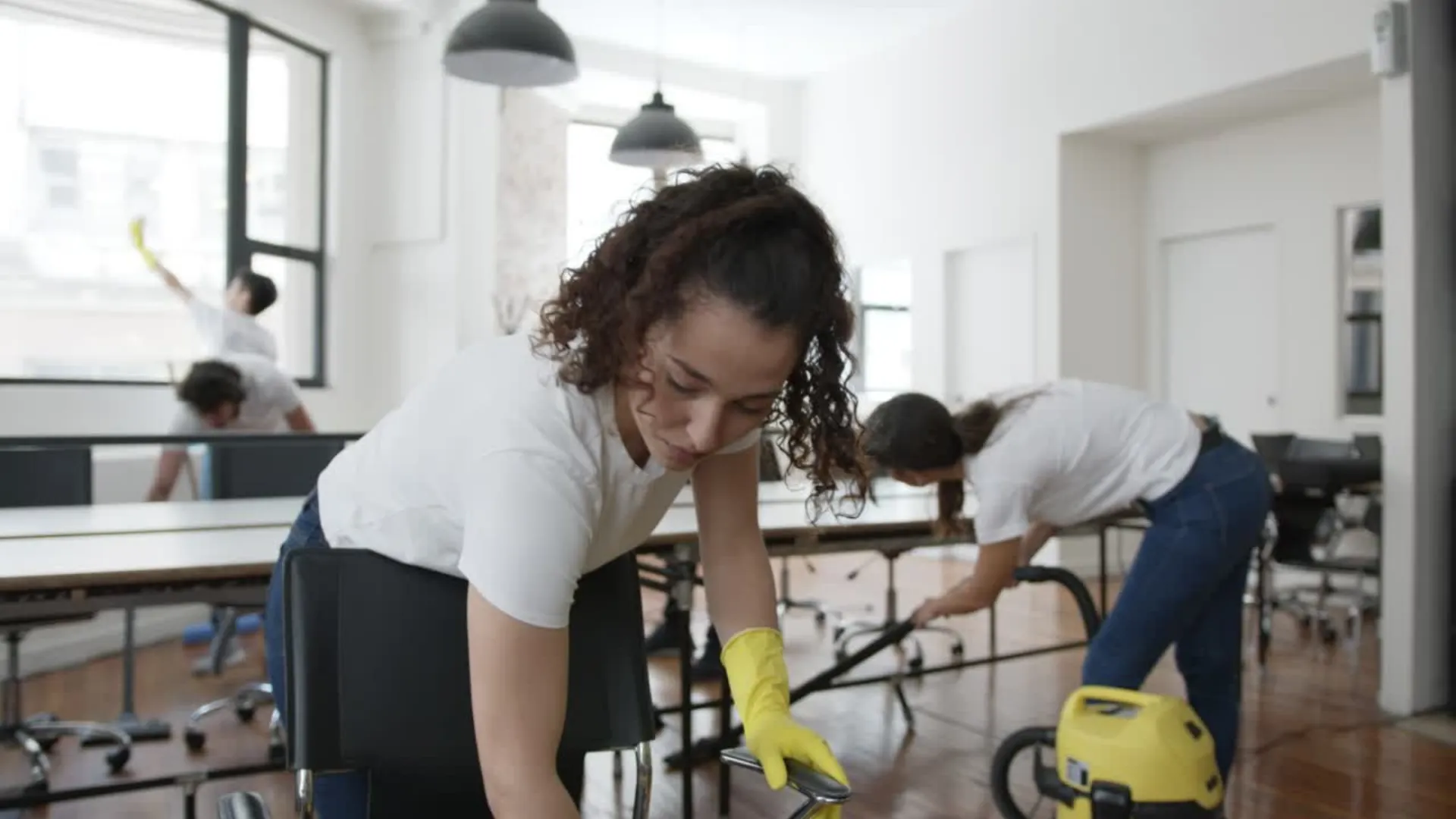 Abstellkammer-Raeumung Winterthur Video - Professionelle Entruessung von Lagerraeumen